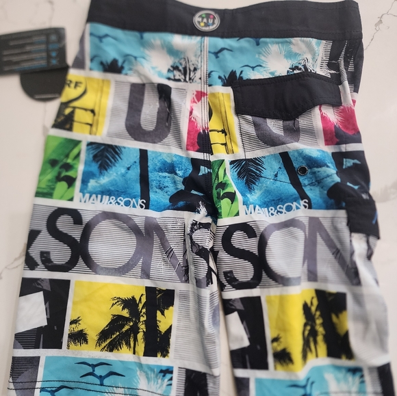 Boys youth Maui and Sons size 10/12 Swim shorts. NWT - Picture 4 of 4